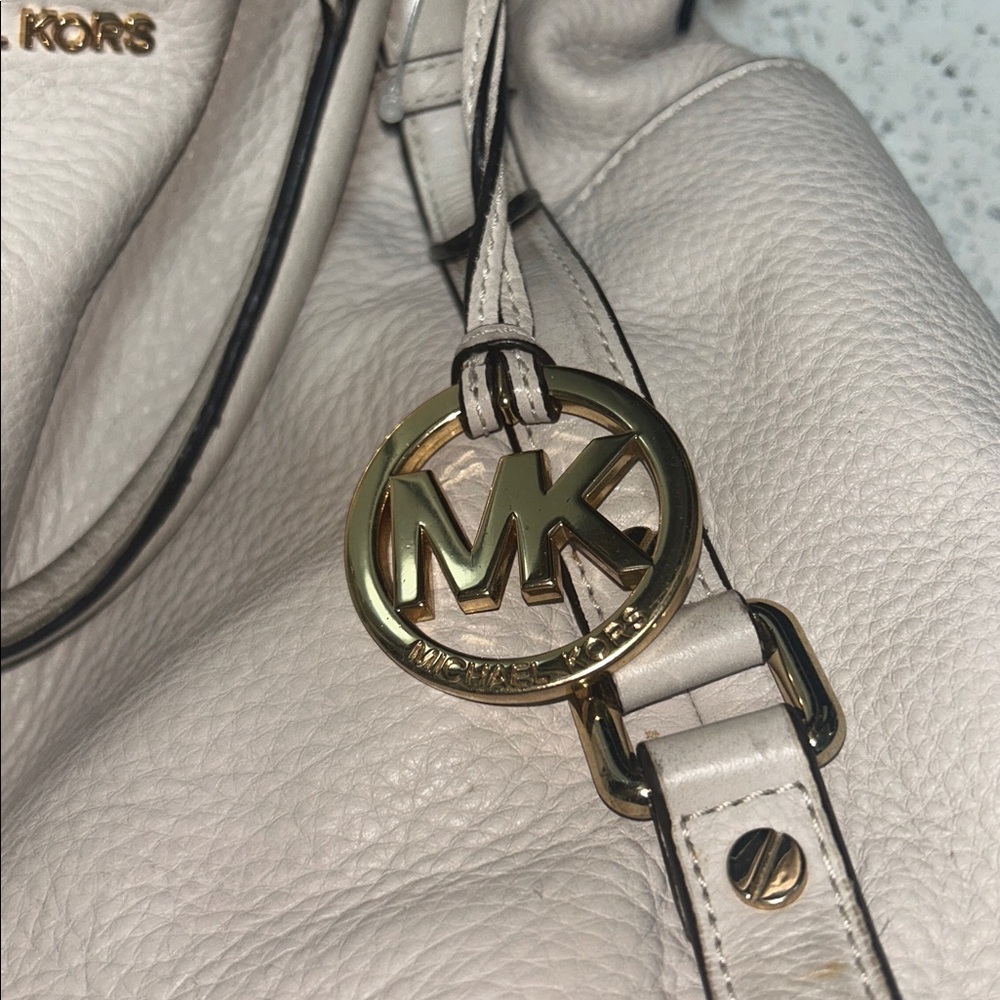 Michael Kors White Leather Shoulder Bag - Picture 6 of 7
